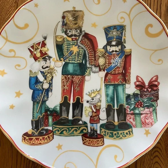 William Sonoma Nutcracker Plates - Picture 4 of 6